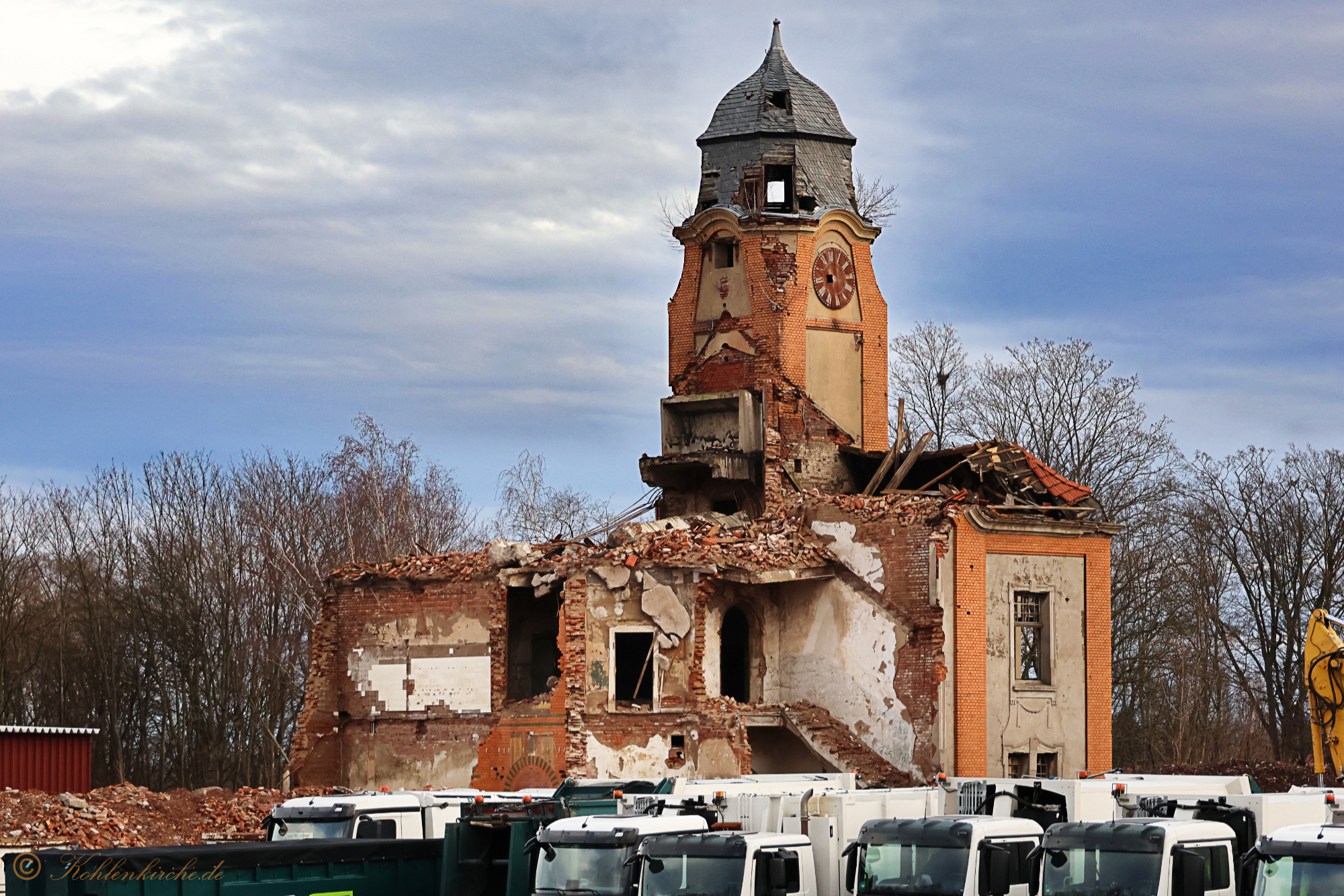 Zwischen Weihnachten und Neujahr wurden keine Abrissarbeiten an der Kohlenkirche unternommen.. - 31.12.2023 Kohlenkirche: Der Abriss der Kohlenkirche