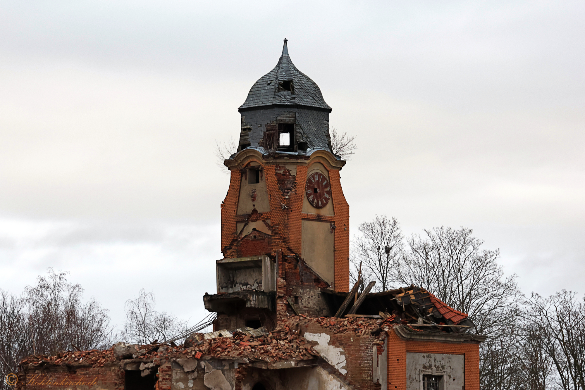 Der wunderschöne Turm der Kohlenkirche soll in zwei Tagen gesprengt werden. - 04.01.2024 Kohlenkirche: Der Abriss der Kohlenkirche