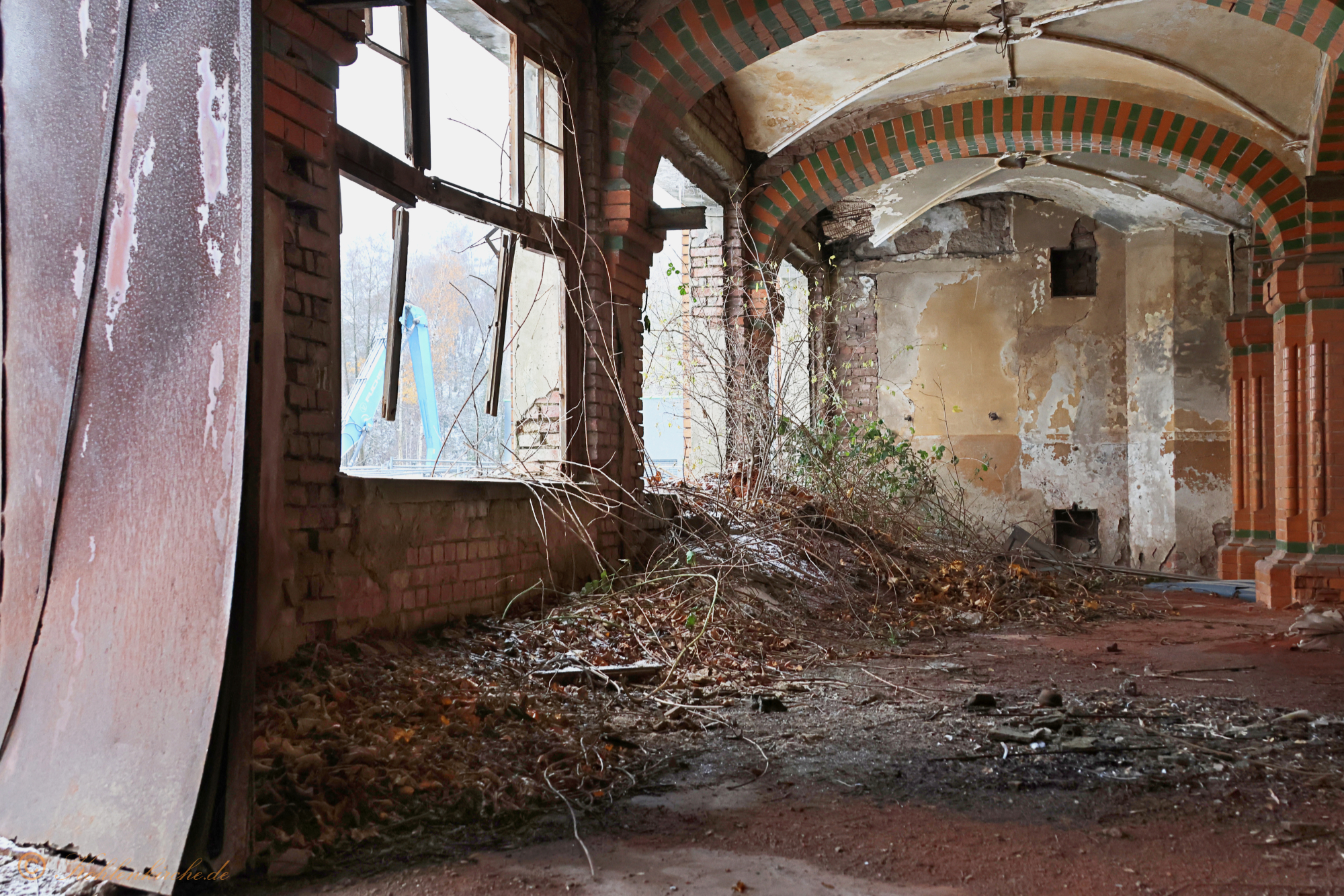 Der Abschied - Nur das südliche Seitenschiff der Waschkaue hatte eine Nebentür. Kohlenkirche: Letzte Bilder der Waschkaue