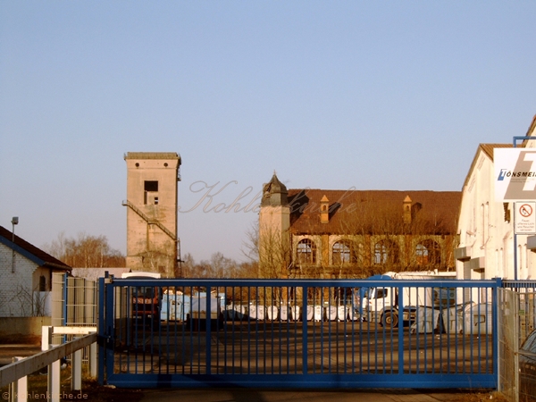 Der Kokerei Turm stand in der Nähe vom Zechenhaus. - Stand 2003 Kohlenkirche: Danksagung Bilder