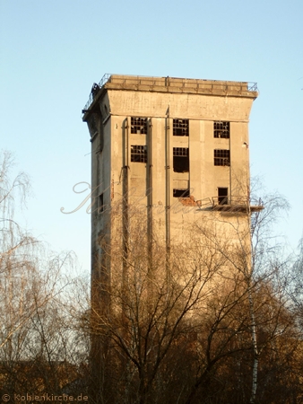 Der Aufgabeturm für die Kokerei vor seinem Abriss. - Stand 2003 Kohlenkirche: Danksagung Bilder
