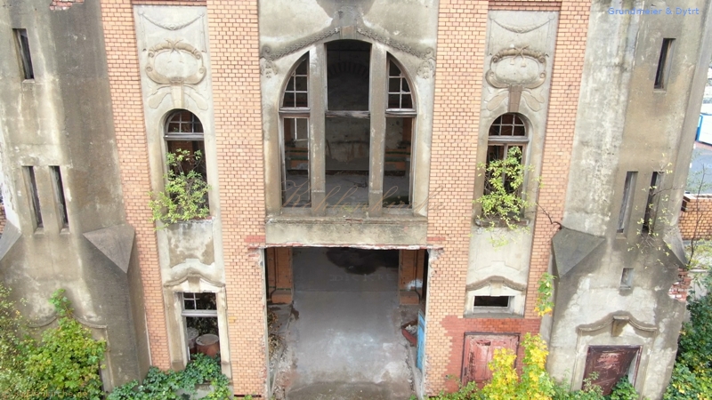 Die ersten Maßnahmen wurden getroffen. Die Bäume wurden von der Kohlenkirche entfernt. - Stand Oktober 2019 Kohlenkirche: Bäume fällen
