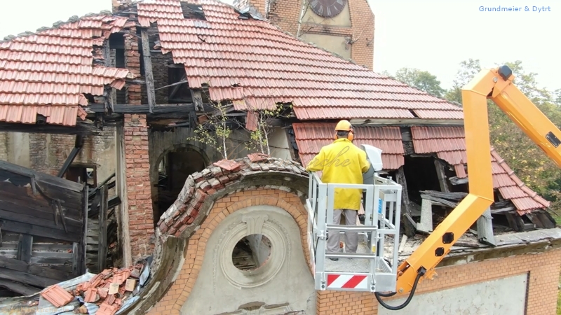 Die ersten Maßnahmen wurden getroffen. Die Bäume wurden von der Kohlenkirche entfernt. - Stand Oktober 2019 Kohlenkirche: Bäume fällen