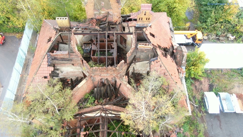 Die ersten Maßnahmen wurden getroffen. Die Bäume wurden von der Kohlenkirche entfernt. - Stand Oktober 2019 Kohlenkirche: Bäume fällen