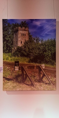 Der Pumpenturm in Nienstädt. Kohlenkirche: Fotoausstellung über die Kohlenkirche