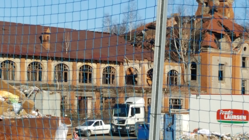 Hauptsächlich ist das Dachgeschoss der Kohlenkirche beschädigt. - Stand Februar 2019 Kohlenkirche: Schäden Außen