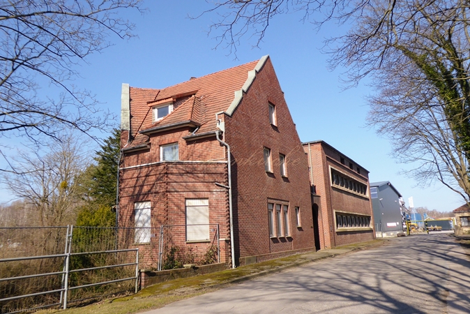 Das Wohngebäude wurde damals von einem Ehepaar bewohnt. - Stand März 2022 Kohlenkirche: Umspannwerk