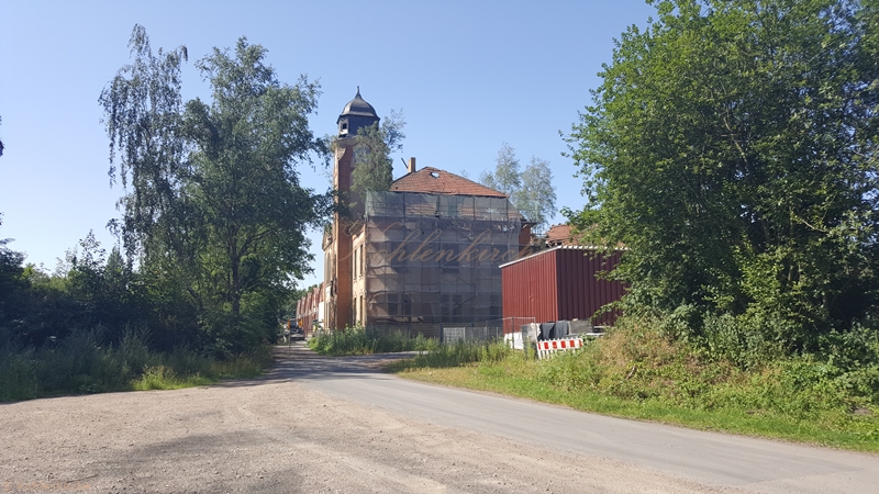 Schon von Weitem fällt das repräsentative Verwaltungsgebäude auf. - Ansicht Nord - Stand Juni 2019 Kohlenkirche: Verwaltung Außen