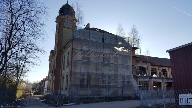 Das Verwaltungsgebäude besteht aus zwei Stockwerken, ein Dachgeschoss und einem Keller. - Stand Februar 2019 Kohlenkirche: Verwaltung Außen