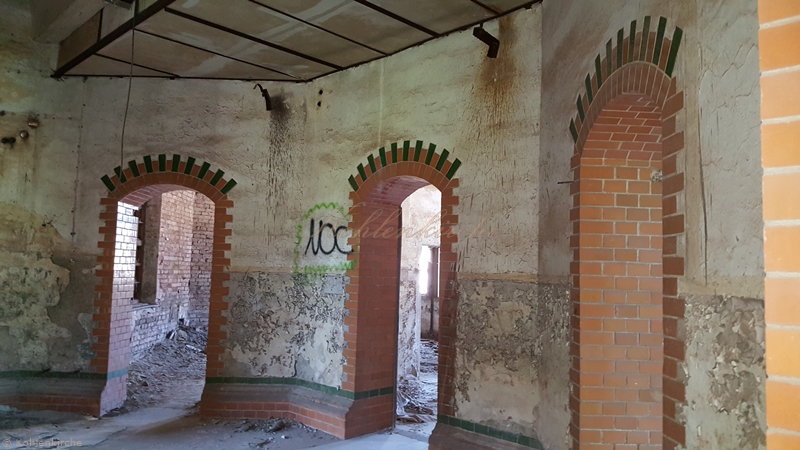 Über den sechseckigen gestalteten Flur gelangt man zu den ehemaligen Büros. Kohlenkirche: Verwaltung Innen