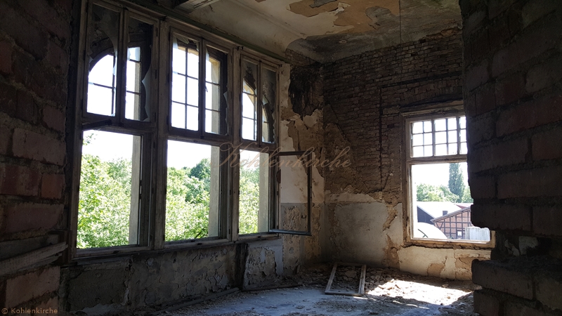 Ein großes Fenster ziert den Raum im ersten Stock, in dem der Direktor sein Büro hatte. Kohlenkirche: Verwaltung Innen