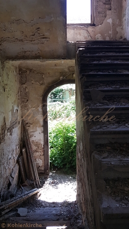 Von der Südseite gelangt man ebenfalls über das Treppenhaus in das Verwaltungsgebäude. Kohlenkirche: Verwaltung Innen