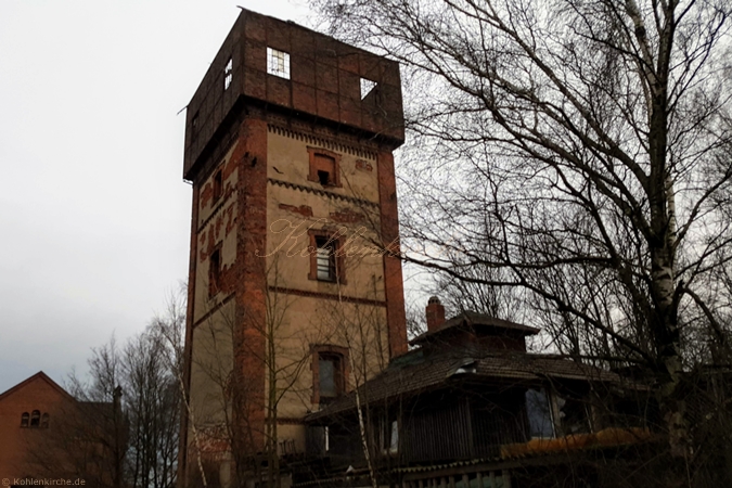 Neben dem Wasserturm stand das Tiefbrunnenhaus. - Stand Januar 2018 Kohlenkirche: Wasserturm